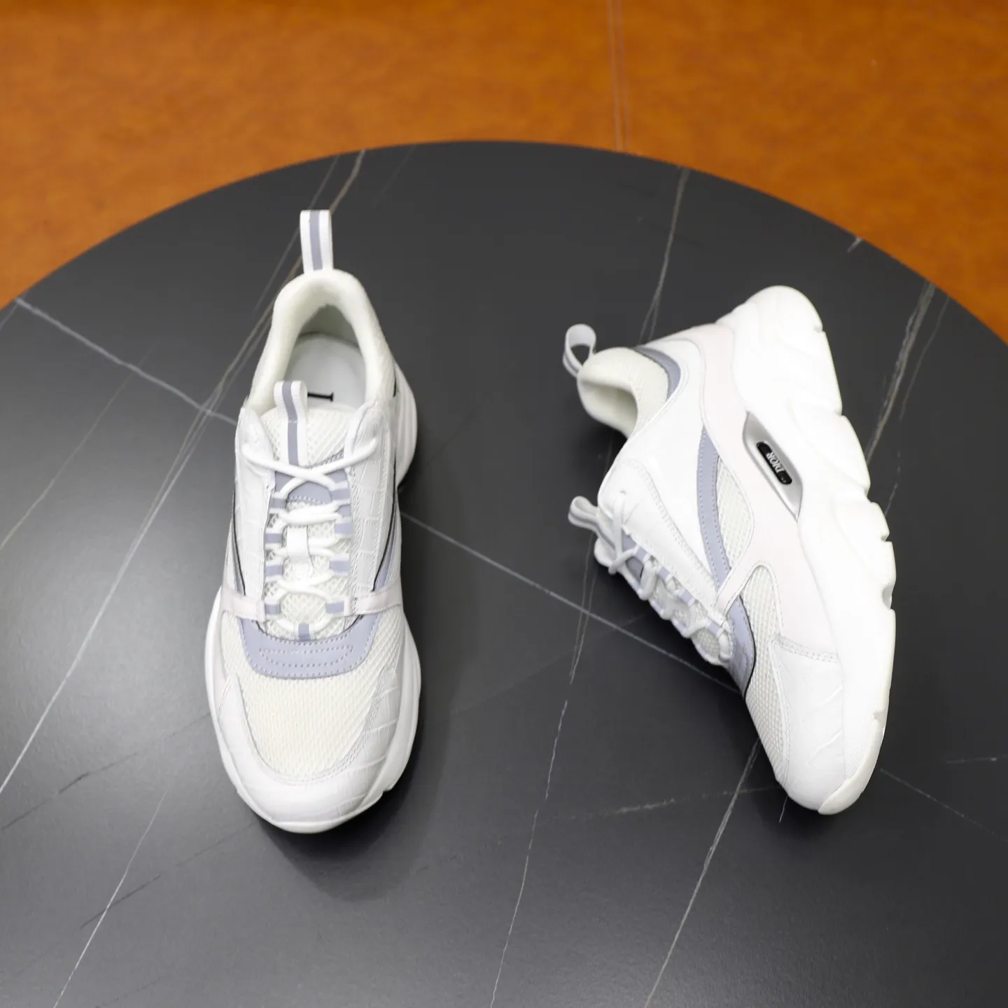 Ex-factory price: 500💰🙅‍♂️🙅‍♂️🙅‍♂️ Brand: Dior DIOR Standard code: 38-44 (45, 46 customized) Grade: Same as the official website Material: Original leather splicing Comfortable and breathable lining Original wear-resistant outsole Style category: Men's fashionable casual shoes Running sneakers Noble luxury brand elements Top luxury Color: actual picture color